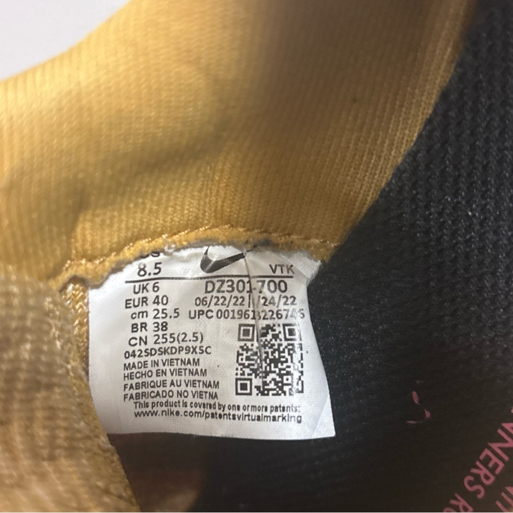 Nike DZ3016-700 React Infinity Run Flyknit Wheat Gold Sneaker Shoes Women's 8.5 - Picture 4 of 9